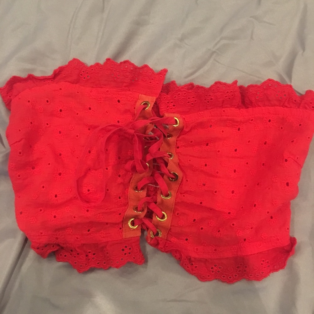 TIGER MIST STRAPLESS CROP TOP